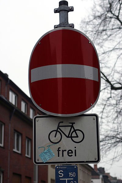 sign for Unechte Einbahnstraße